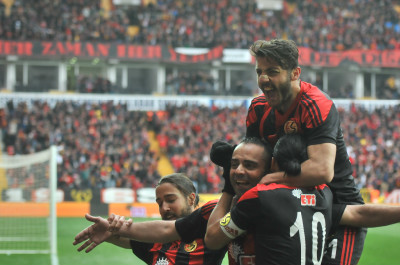 BİZE BU YOLDA  GERİ DÖNÜŞ YOK