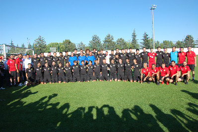 ŞİMŞEKLER SAHAYA İNDİ