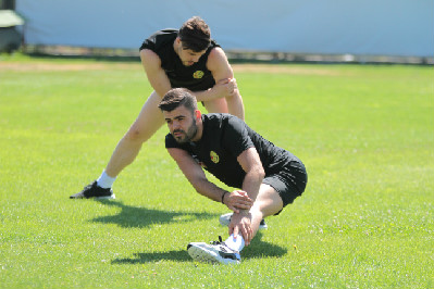 YENİ YÖNETİMİ BEKLİYOR