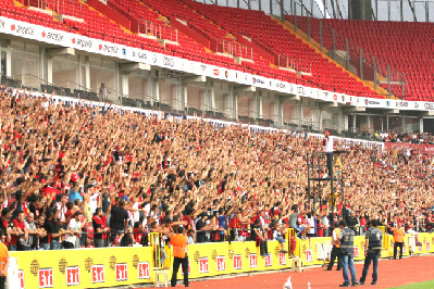 KİMDE VAR BÖYLE BÜYÜK TARAFTAR