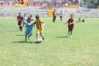 MİNİKLERİN BÜYÜK KAPIŞMASI