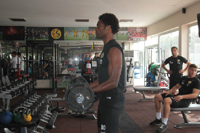 SABAH SALONDA  AKŞAM SAHADA