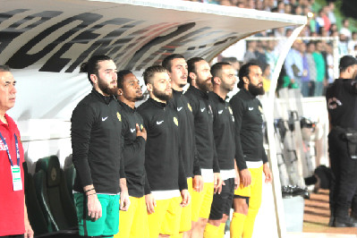 AĞIR ABİLER KULÜBEDE