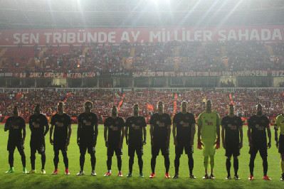 BİZİ KARANLIĞA İTTİLER (1-1)