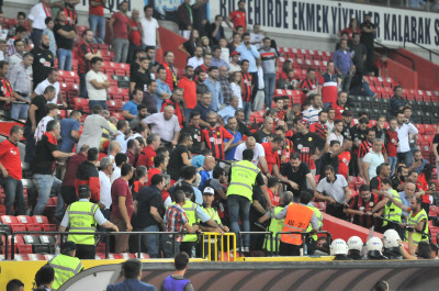 TARAFTAR DA ÇİLEDEN ÇIKTI