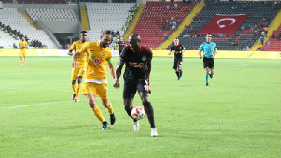 UĞURDA  YIRTIK VAR