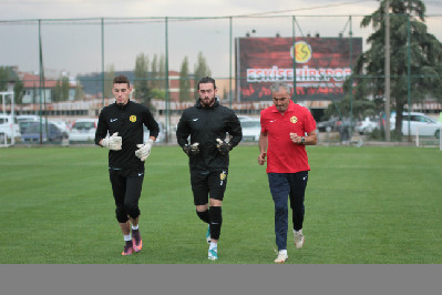 İLK ANTRENMANA ÇIKTI