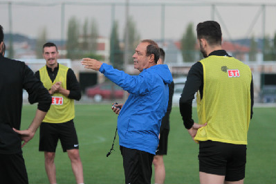 AKDENİZDE KAMP VAR