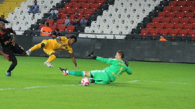 ES-ES SKORU KORUMAYI BECEREMİYOR