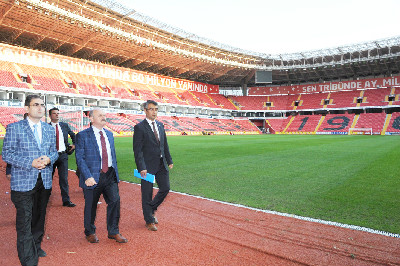 VALI ÇAKACAK STADI GEZDİ