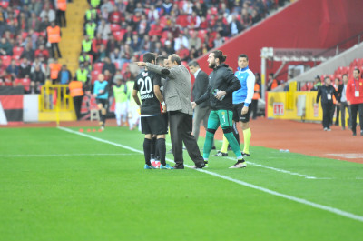 İLDİZ YERİNDE DURAMADI