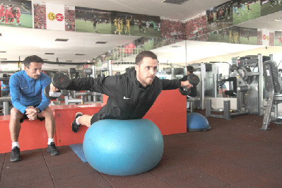 İLDİZ HOCA YÜKLENİYOR