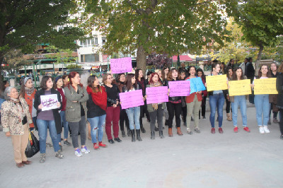Kadınlar müftülere nikâh yetkisi için sokağa döküldü