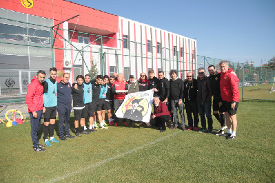 OYUNCULARA MORAL VERDİLER