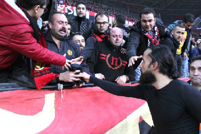 BİZE BUNU REVA GÖRENLER  UTANSIN!