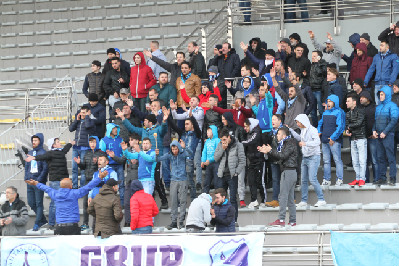 Taraftarıyla Geldiler