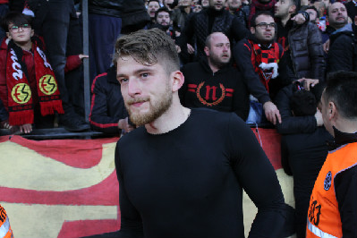 BAZEN BİR BAKIŞ HERŞEYE BEDEL