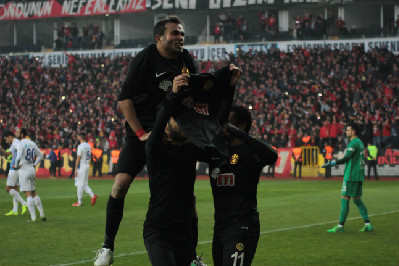 MÜCADELE TAKTİR TOPLADI