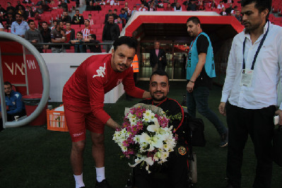 TÜM ENGELLERİ  Es-Es Sevdasıyla Aşan  BÜYÜK ADAM