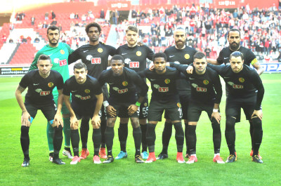 SİYAH FORMA  UĞURLU GELDİ