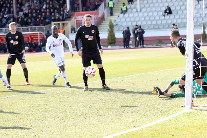 KAYACAN GÖREVİNİ YAPTI