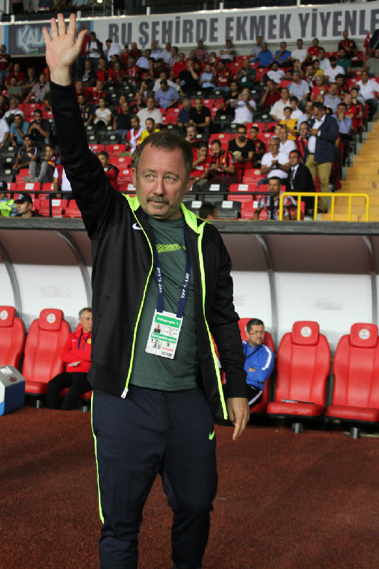 SERGEN YALÇIN  KASIMPAŞA YOLUNDA