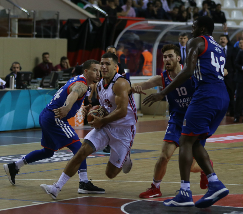 BASKETTE HEDEF GALİBİYET