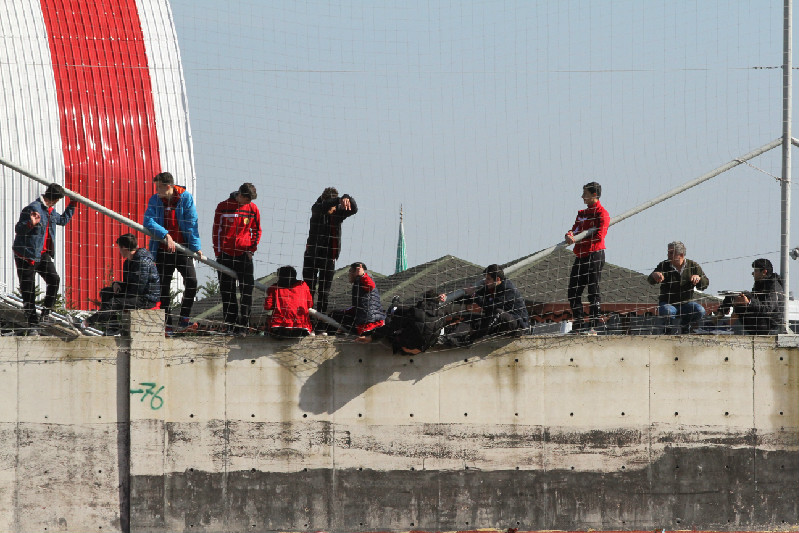 ONLARI DA STADA ALMADILAR