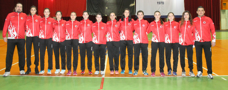 BU ŞEHRİN ŞAMPİYON KIZLARI  O KATARA RENK KATAR