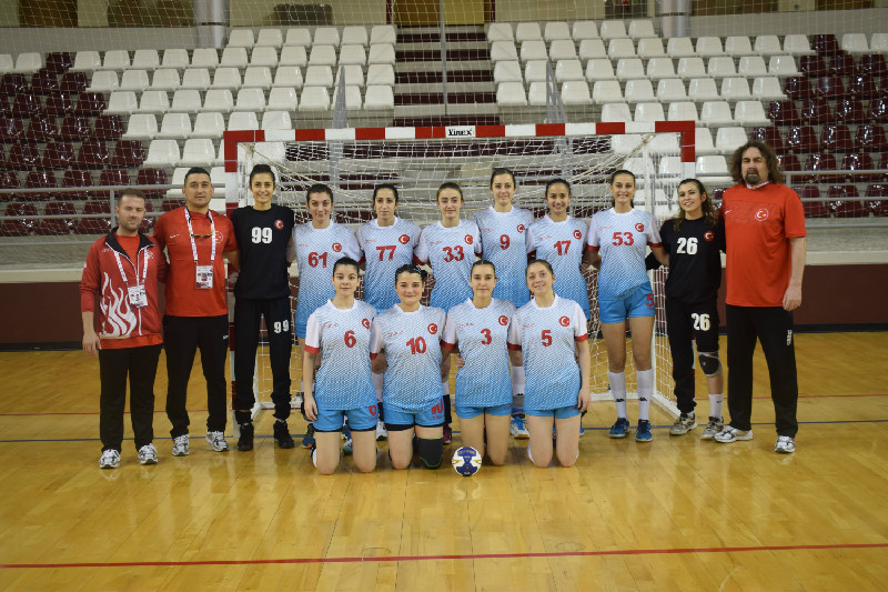 ŞAMPİYON KIZLAR SÜPER BAŞLADI (35-18)