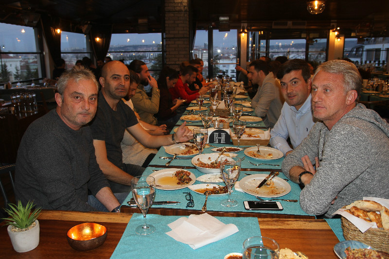 AY AİLESİNDEN ŞİMŞEKLERE MORAL