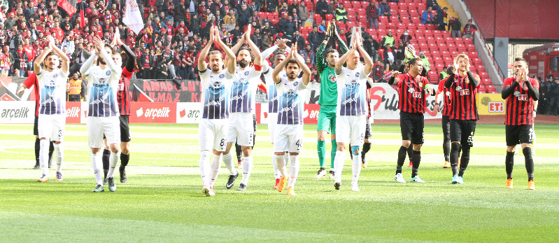 TÜRKİYE TARAFTAR  TÜRKİYE DOSTLUK GÖRDÜ