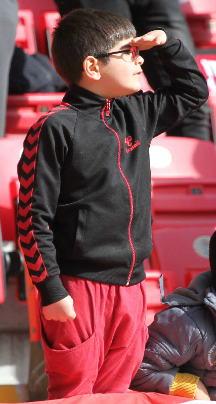 ZAMAN KISA  BİZ YORGUNUZ  DAHA DA YOLUMUZ  UZUN