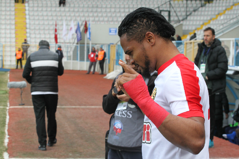 GOLÜNÜ YİNE ATTI AMA