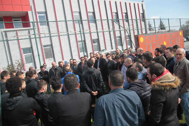 Arma için, forma için, onurunuz için OYNAYIN