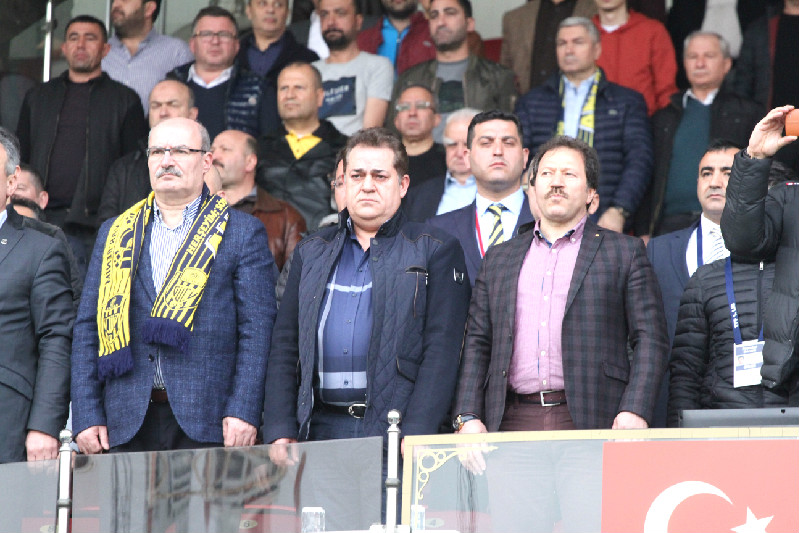 BAŞKAN YİNE ÇÖKTÜ