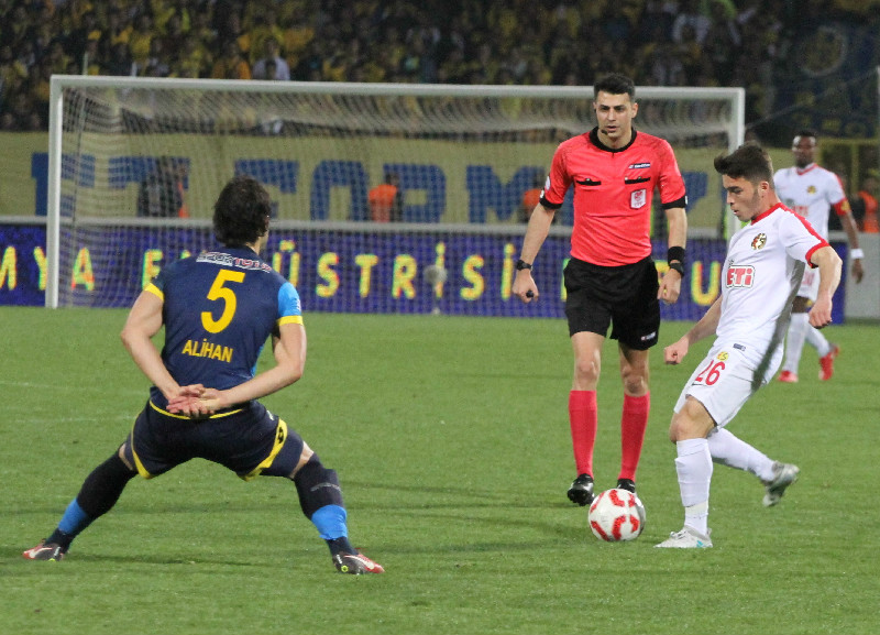 BU GENÇLERE GÜVEN HOCAM