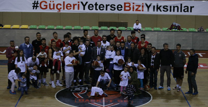 ONLARIN MUTLULUĞU HERŞEYE BEDEL