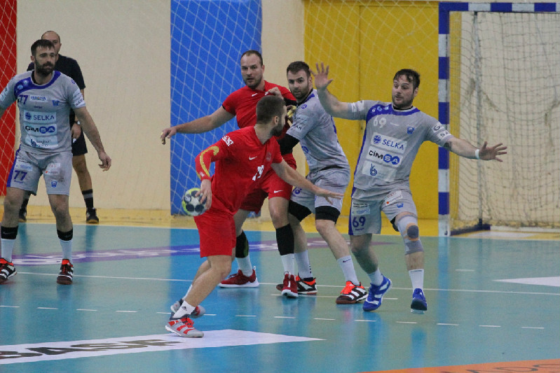 BETON ADAMLAR  AZİZİYEYİ HAZIR