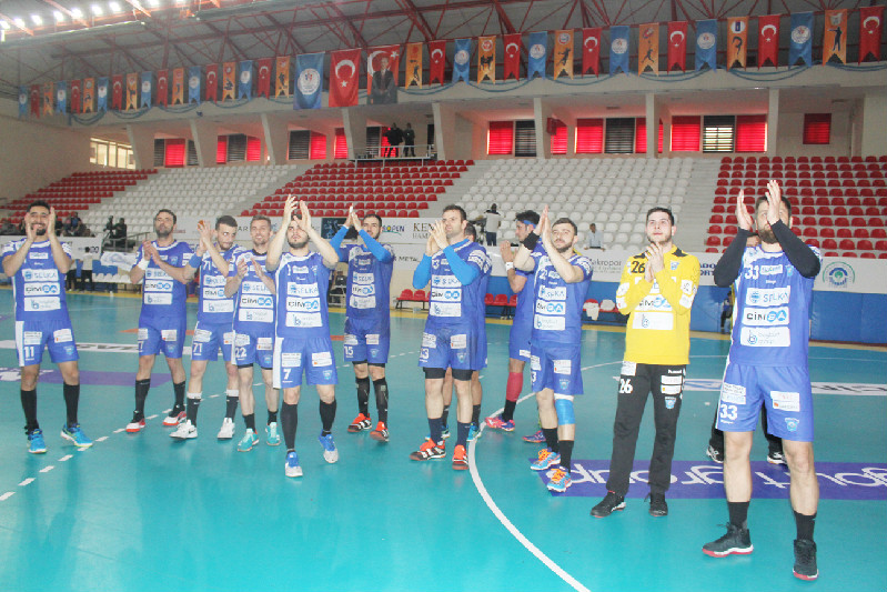 SELKA GÖZÜNÜ TEPEYE DİKTİ