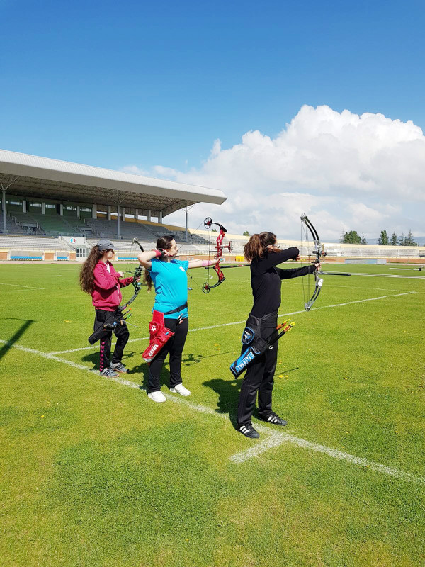 OKULLU OKÇULAR KAPIŞTI