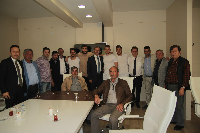 İLK KUTLAMA FUTBOLCULARDAN