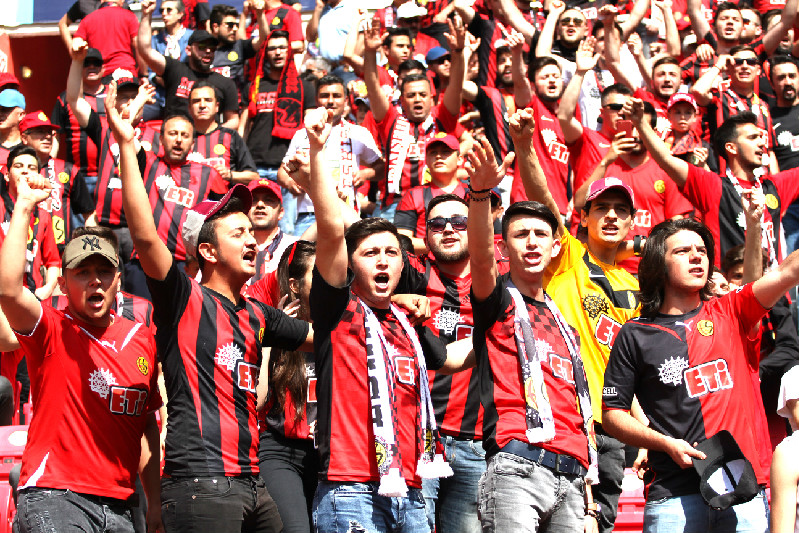 TARAFTAR DEDİĞİN BÖYLE OLUR