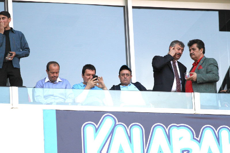 YAN YANA İZLEDİLER