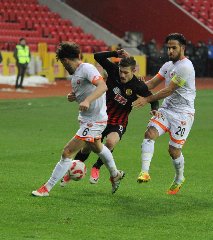 SON MAÇ CUMA 17.30DA