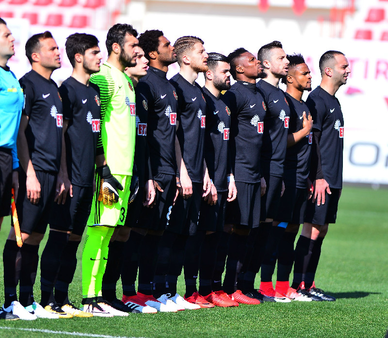 29 OYUNCU FORMA GİYDİ