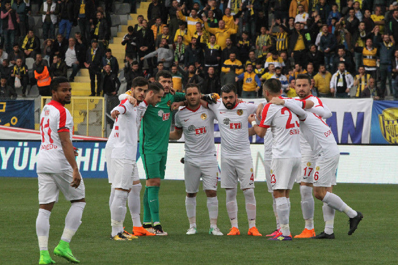 ES-ESTE SESSİZ BEKLEYİŞ