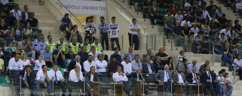 Maça ilgi fazlaydı