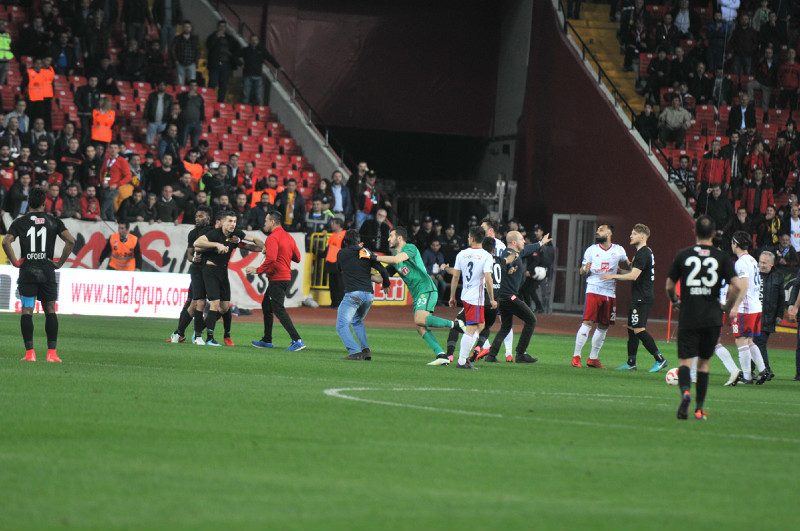 ES-ES 157 BİN LİRA CEZA ÖDEDİ