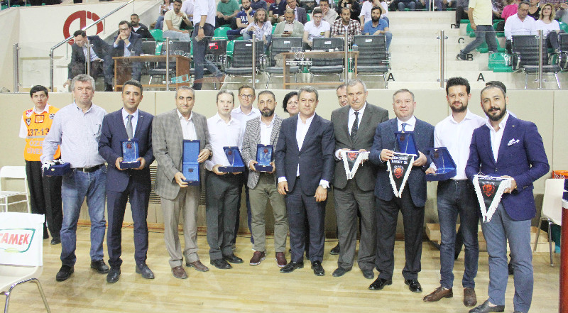 ÖZEÇOĞLU SPONSORLARA TEŞEKKÜR ETTİ